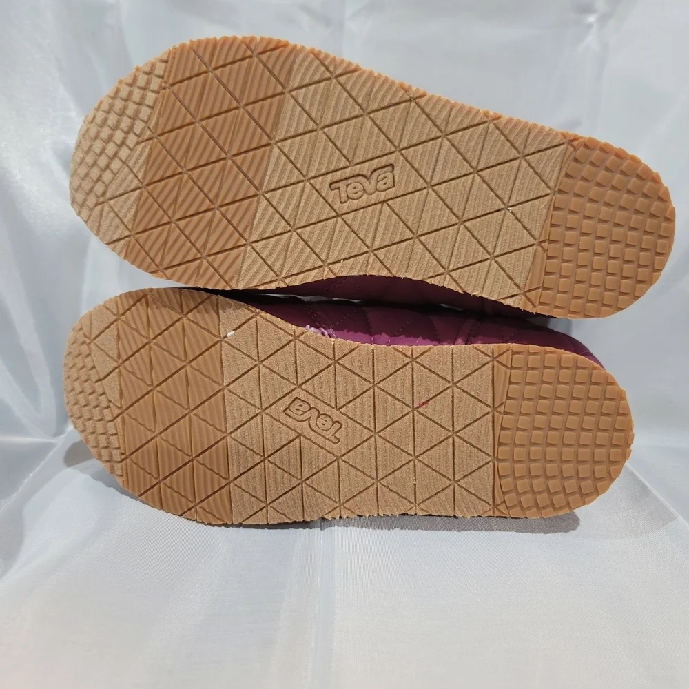 TEVA ReEmber Puffer Booties Purple EUC Sz 6
